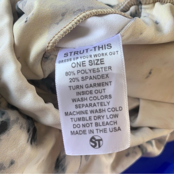 Strut-This Revolve Marble Tie Dye Criss Cross Back Sports Bra - Picture 6 of 6